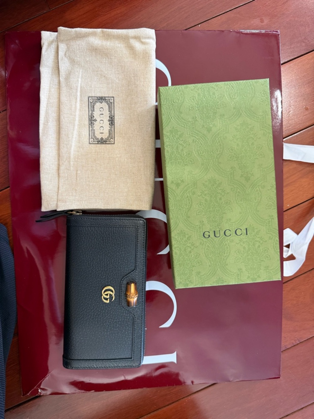 Gucci Black Pebbled Leather Zip Wallet with Gold GG and Bamboo Accent - Picture 2 of 7